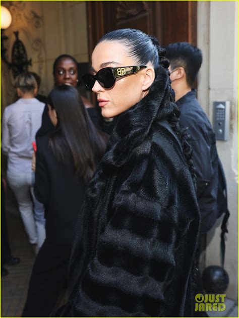 katty perry nudes|Katy Perry Goes Topless Under an Open Coat at Balenciaga’s。